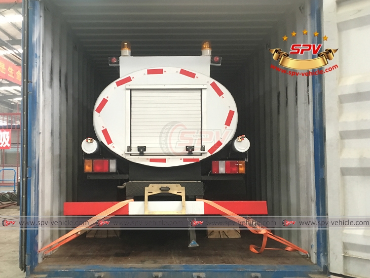 Fuel Truck ISUZU - Loading